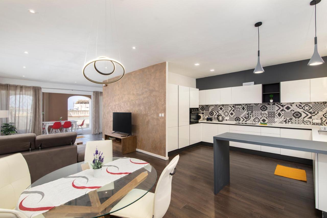 Spacious Luxury 3br With Terrace & Open Views - Zurrieq, Close To Sea